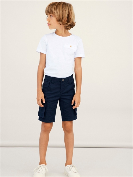 Billede af NAME IT Cargo Shorts Ryan Dark Sapphire hos Smartkidz.dk